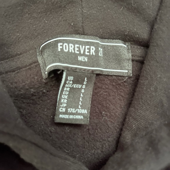 Black trippy hoodie from Forever 21, worn twice - Picture 2 of 3